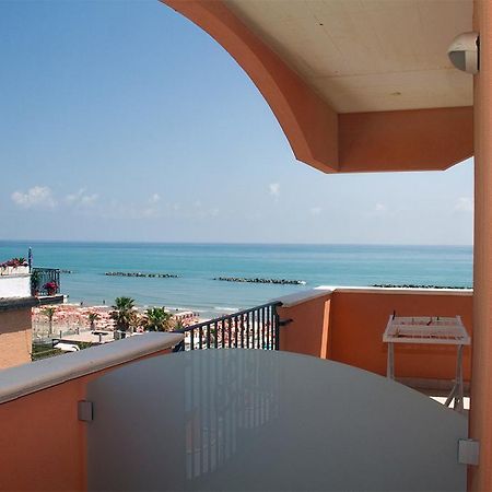 Hotel Cristall San Benedetto del Tronto Extérieur photo