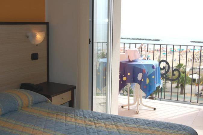 Hotel Cristall San Benedetto del Tronto Extérieur photo