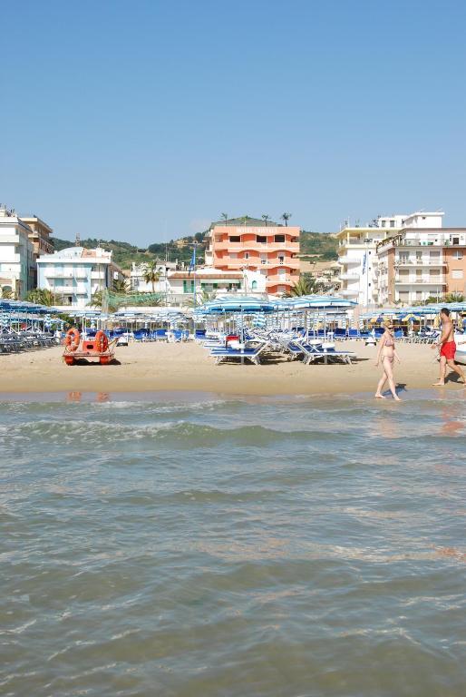 Hotel Cristall San Benedetto del Tronto Extérieur photo