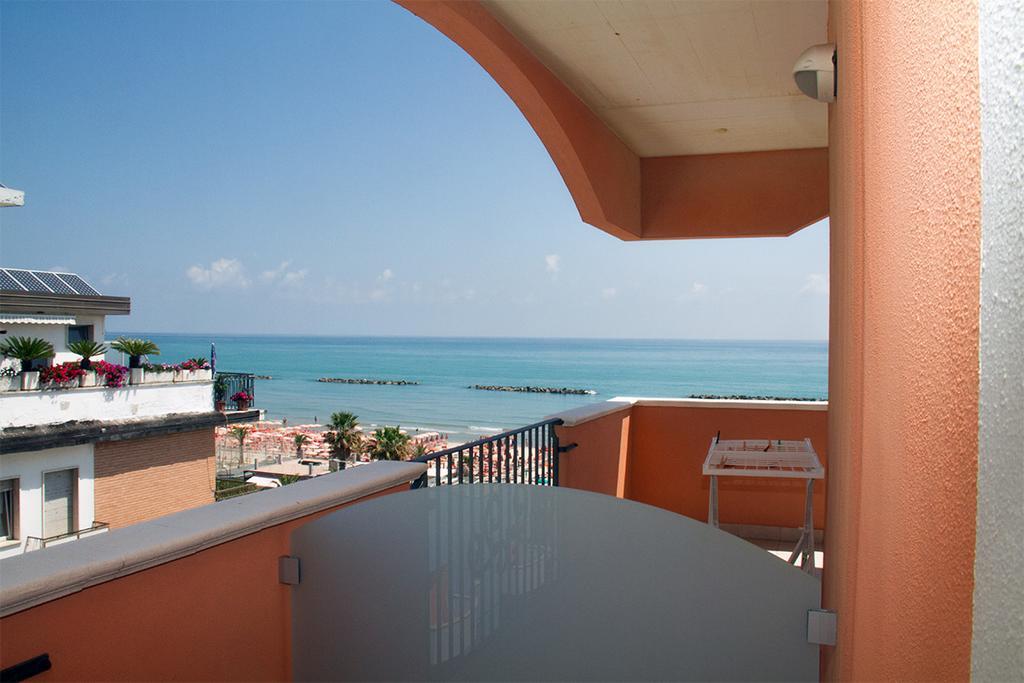 Hotel Cristall San Benedetto del Tronto Extérieur photo